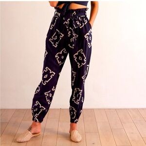 ☀️3/$25 THE ODELLS Tie Front Jogger in Crete Size s